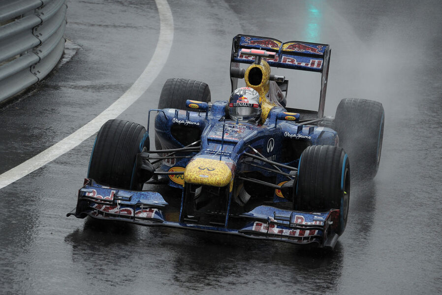 Sebastian-Vettel-Red-Bull-Formel-1-GP-England-Silverstone-6-Juli-2012-19-fotoshowImageNew-3072d4bc-610432.jpg